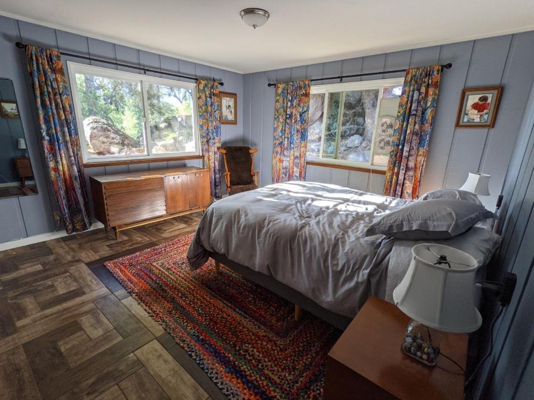 Sleeping Wolf Guest House Oakhurst Exterior photo