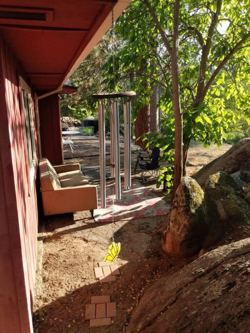 Sleeping Wolf Guest House Oakhurst Exterior photo