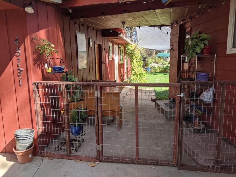 Sleeping Wolf Guest House Oakhurst Exterior photo